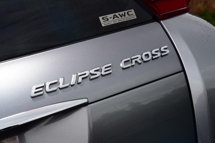 Логотип Mitsubishi Eclipse Cross Black Connected 2019 года  (UK) (фото 11 из 13)
